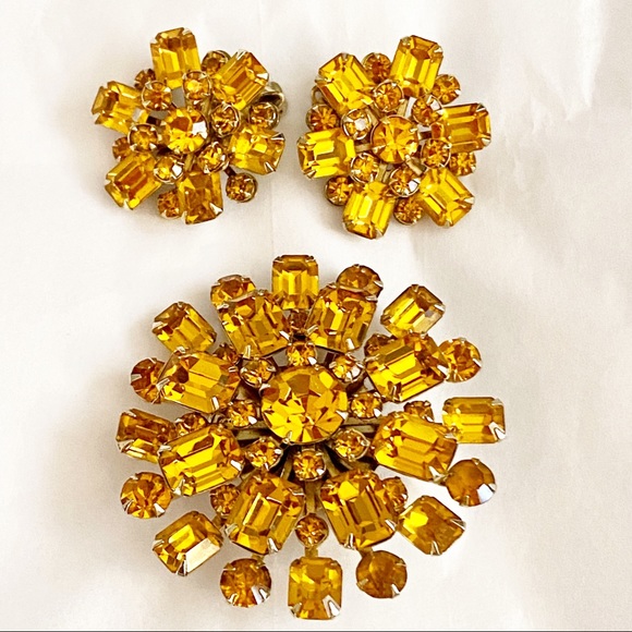 Jewelry - 🌹WEISS Citrine or Topaz Colored Rhinestone Starburst Earrings & Brooch Set